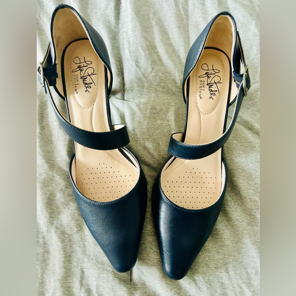 Life Stride Women's Navy Slingback Heels